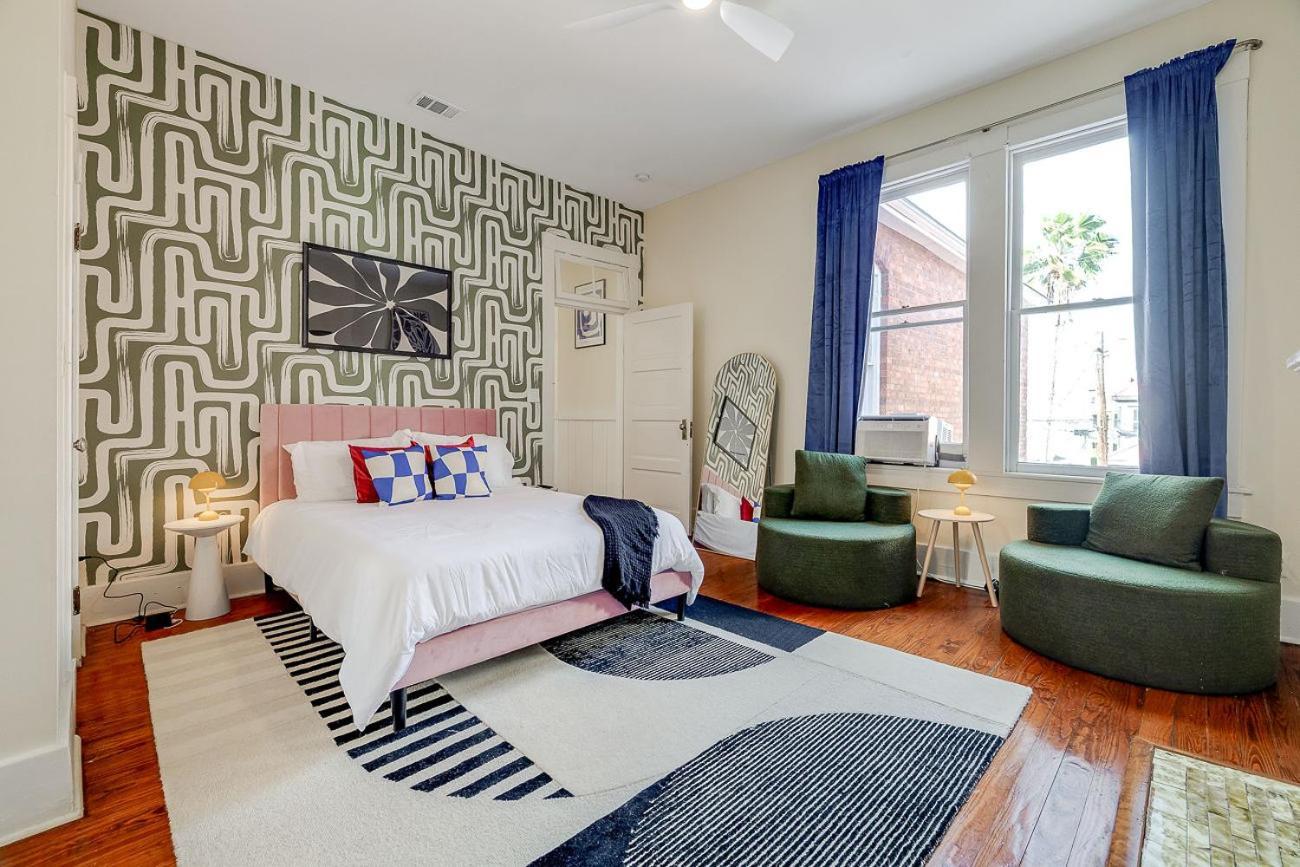 Red Brick Beauty In Downtown Chalet *
