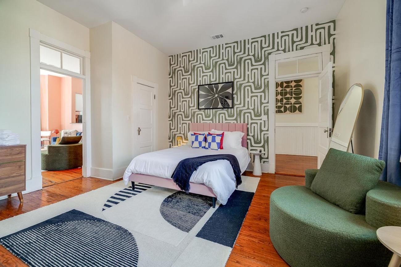 Red Brick Beauty In Downtown Chalet *
